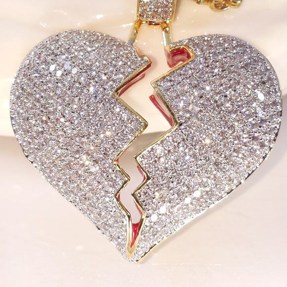 🤍 Icy Broken Heart + 24" x 4mm Cuban Chain - Picture 8 of 8
